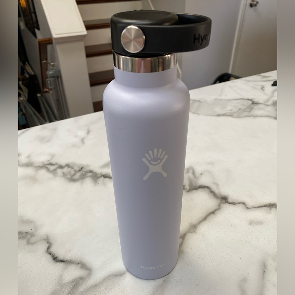 Hydro Flask 24 oz Water Bottle with straw top included
